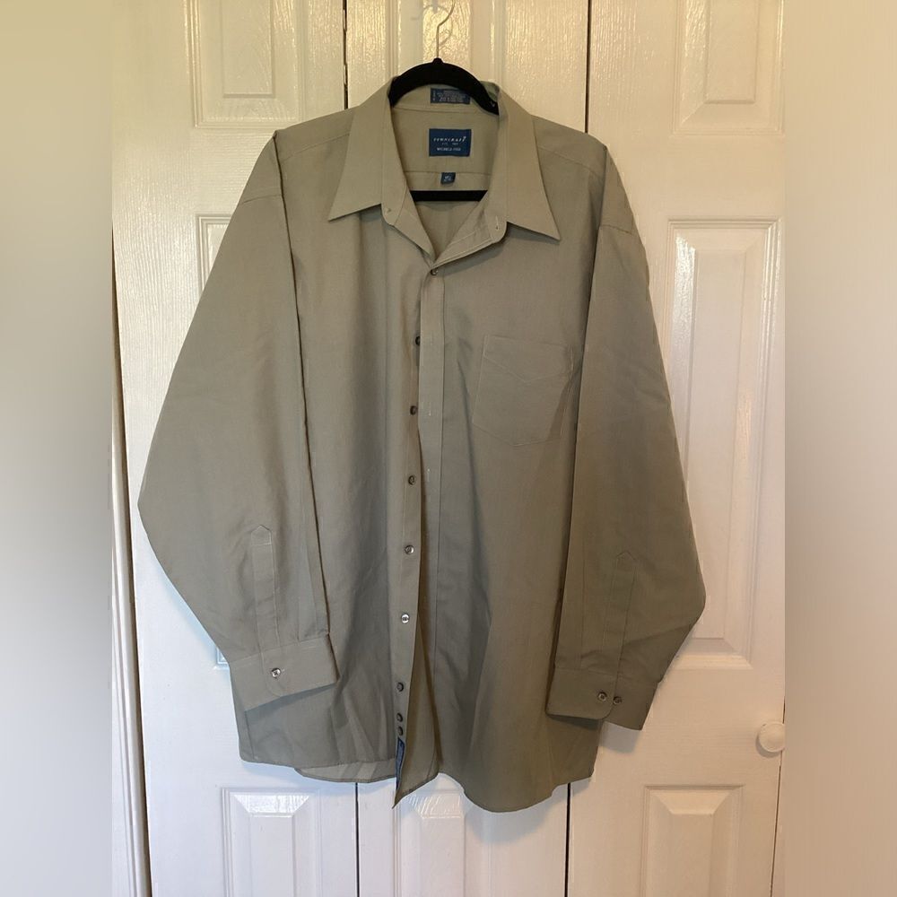 Towncraft - Big & Tall Men’s Lt. Gray Dress Shirt - 18-1/2”, 35/36